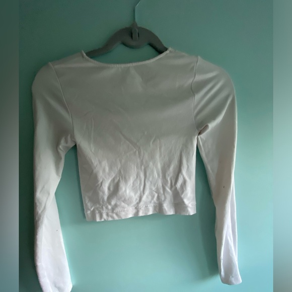 Cut out white crop top long sleeved - Picture 2 of 2